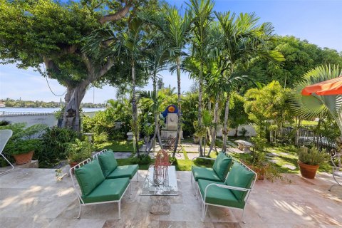 Villa ou maison à vendre à Surfside, Floride: 3 chambres, 136.47 m2 № 714076 - photo 10