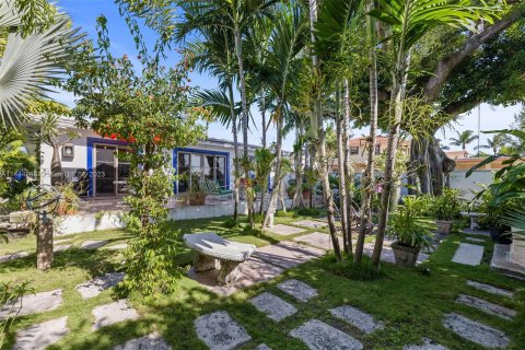 Villa ou maison à vendre à Surfside, Floride: 3 chambres, 136.47 m2 № 714076 - photo 15