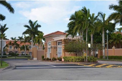 Townhouse in Pembroke Pines, Florida 2 bedrooms, 102.19 sq.m. № 1294624 - photo 23