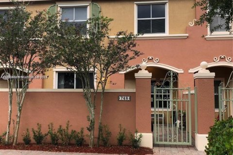 Townhouse in Pembroke Pines, Florida 2 bedrooms, 102.19 sq.m. № 1294624 - photo 22