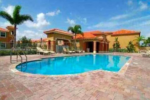 Townhouse in Pembroke Pines, Florida 2 bedrooms, 102.19 sq.m. № 1294624 - photo 3