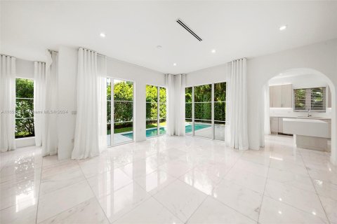 House in Coral Gables, Florida 4 bedrooms, 237.83 sq.m. № 1351893 - photo 11