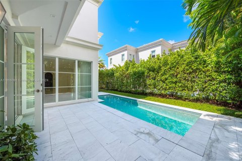 House in Coral Gables, Florida 4 bedrooms, 237.83 sq.m. № 1351893 - photo 23