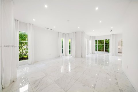 House in Coral Gables, Florida 4 bedrooms, 237.83 sq.m. № 1351893 - photo 6