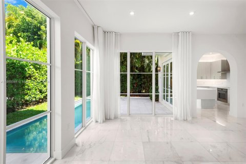 House in Coral Gables, Florida 4 bedrooms, 237.83 sq.m. № 1351893 - photo 14