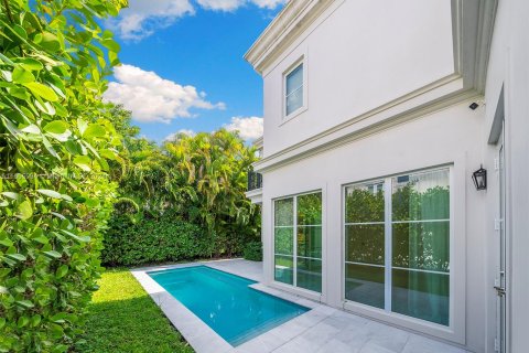 House in Coral Gables, Florida 4 bedrooms, 237.83 sq.m. № 1351893 - photo 27