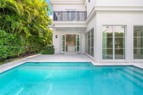 House in Coral Gables, Florida 4 bedrooms, 237.83 sq.m. № 1351893 - photo 28