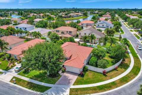 House in Lake Worth, Florida 4 bedrooms, 227.15 sq.m. № 1142585 - photo 12