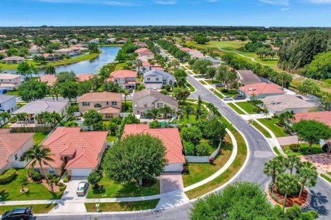 House in Lake Worth, Florida 4 bedrooms, 227.15 sq.m. № 1142585 - photo 11