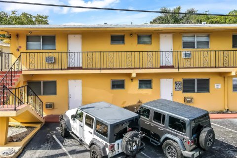 Condo in Hollywood, Florida, 1 bedroom  № 1136264 - photo 2