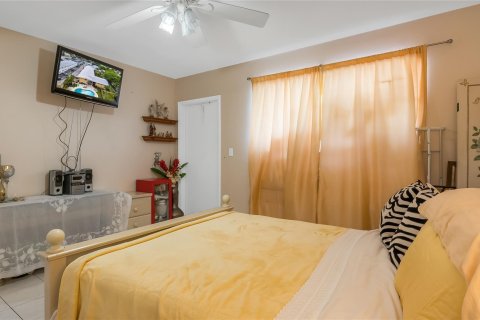 Condo in Hollywood, Florida, 1 bedroom  № 1136264 - photo 11