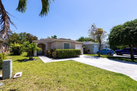 Villa ou maison à vendre à Deerfield Beach, Floride: 4 chambres, 151.43 m2 № 1136265 - photo 28