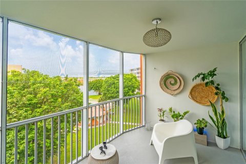 Купить кондоминиум в Майами, Флорида 2 спальни, 122.35м2, № 617088 - фото 21