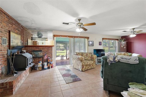 Terreno en venta en Lady Lake, Florida № 1405278 - foto 16