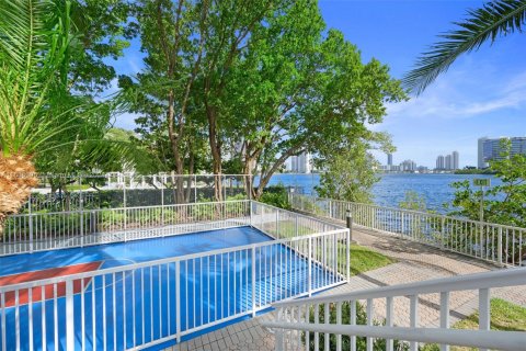 Condo in Aventura, Florida, 3 bedrooms  № 1427213 - photo 28