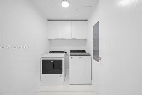 Condo in Aventura, Florida, 3 bedrooms  № 1427213 - photo 23