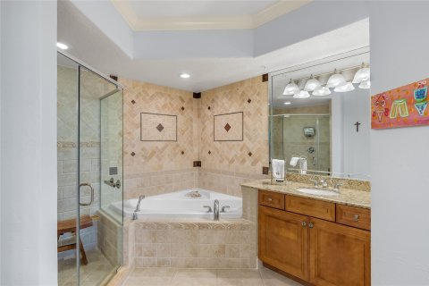 Condo in Hutchinson Island South, Florida, 3 bedrooms  № 714634 - photo 24