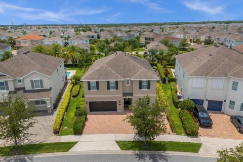 Villa ou maison à vendre à Kissimmee, Floride: 8 chambres, 335.28 m2 № 1249735 - photo 2