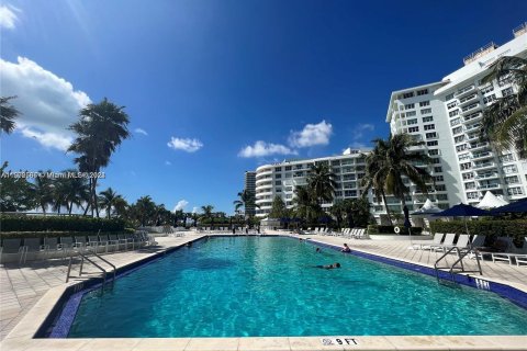 Condominio en venta en Miami Beach, Florida, 2 dormitorios, 126.35 m2 № 1220971 - foto 19