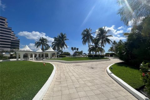 Copropriété à vendre à Miami Beach, Floride: 2 chambres, 126.35 m2 № 1220971 - photo 24