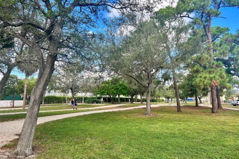 Townhouse in Oakland Park, Florida 3 bedrooms, 169.27 sq.m. № 1178459 - photo 3