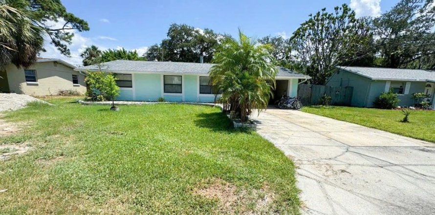 House in New Port Richey, Florida 3 bedrooms, 136.94 sq.m. № 1343916