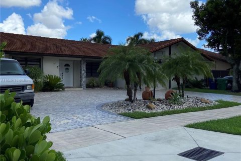 Casa en venta en Miami, Florida, 4 dormitorios, 176.7 m2 № 1316679 - foto 1