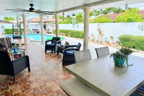 Casa en venta en Miami, Florida, 4 dormitorios, 176.7 m2 № 1316679 - foto 16