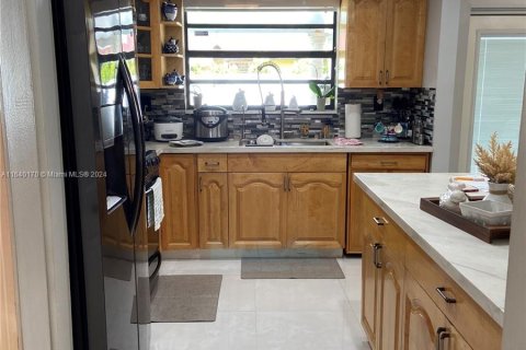 Casa en venta en Miami, Florida, 4 dormitorios, 176.7 m2 № 1316679 - foto 4