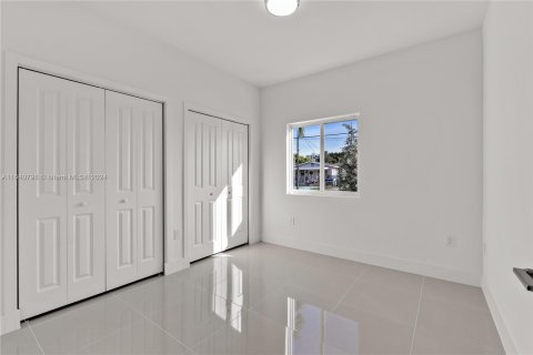 House in Miami, Florida 4 bedrooms, 169.18 sq.m. № 1316680 - photo 27