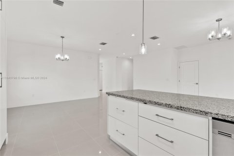 House in Miami, Florida 4 bedrooms, 169.18 sq.m. № 1316680 - photo 23