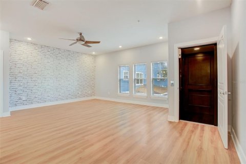 Townhouse in Tampa, Florida 3 bedrooms, 229.56 sq.m. № 890550 - photo 13