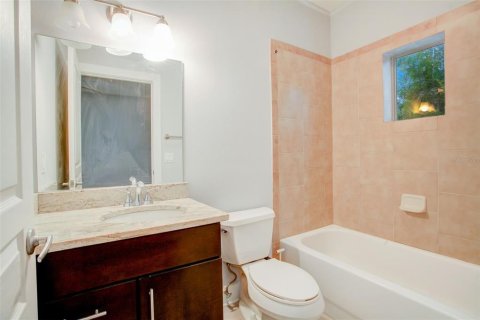 Townhouse in Tampa, Florida 3 bedrooms, 229.56 sq.m. № 890550 - photo 9