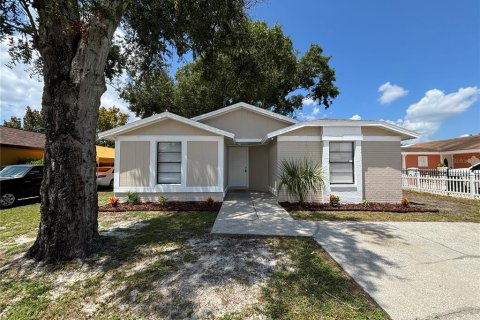 House in Tampa, Florida 3 bedrooms, 99.87 sq.m. № 1324439 - photo 1