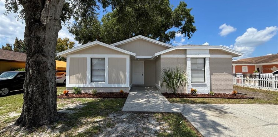 House in Tampa, Florida 3 bedrooms, 99.87 sq.m. № 1324439