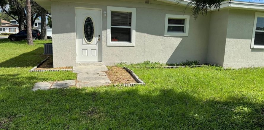 House in Pinellas Park, Florida 2 bedrooms, 83.52 sq.m. № 1390813