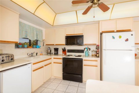 Condo in New Port Richey, Florida, 2 bedrooms  № 1255025 - photo 2