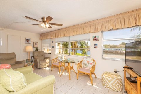 Condominio en venta en New Port Richey, Florida, 2 dormitorios, 128.95 m2 № 1255025 - foto 10