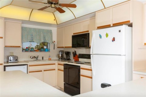 Condo in New Port Richey, Florida, 2 bedrooms  № 1255025 - photo 3