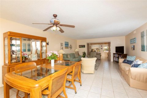 Condo in New Port Richey, Florida, 2 bedrooms  № 1255025 - photo 6