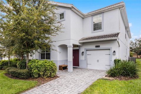 House in Davenport, Florida 6 bedrooms, 305.74 sq.m. № 1377729 - photo 1