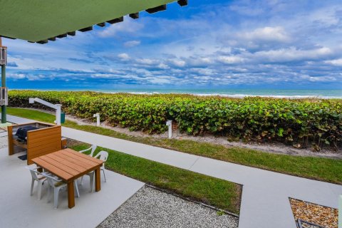 Condo in Stuart, Florida, 1 bedroom  № 1151983 - photo 2