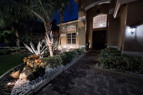 House in Weston, Florida 4 bedrooms, 238.76 sq.m. № 1289277 - photo 7