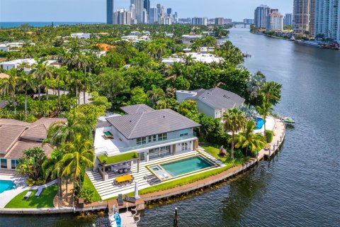 Villa ou maison à vendre à Golden Beach, Floride: 6 chambres, 416.3 m2 № 1289325 - photo 1