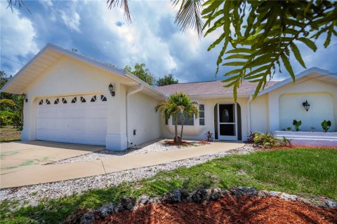 House in Punta Gorda, Florida 3 bedrooms, 157.56 sq.m. № 1250529 - photo 1