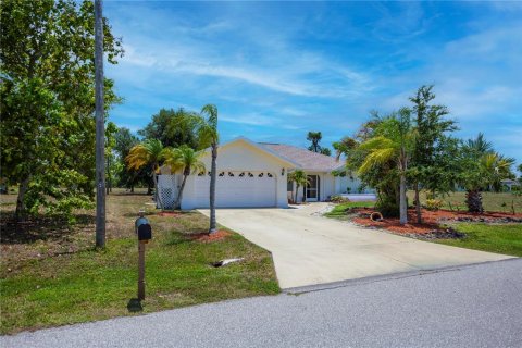 House in Punta Gorda, Florida 3 bedrooms, 157.56 sq.m. № 1250529 - photo 4