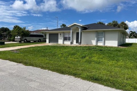 Villa ou maison à vendre à Port Charlotte, Floride: 3 chambres, 149.57 m2 № 1360160 - photo 2