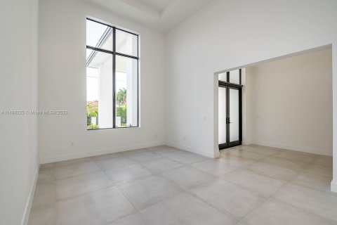 Casa en venta en Miami, Florida, 5 dormitorios, 413.32 m2 № 880387 - foto 17