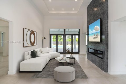 Casa en venta en Miami, Florida, 5 dormitorios, 413.32 m2 № 880387 - foto 11