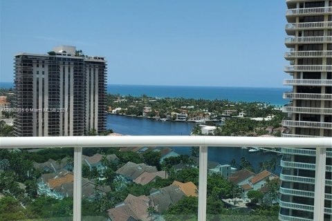 Condominio en alquiler en Aventura, Florida, 2 dormitorios, 132.39 m2 № 1345639 - foto 1